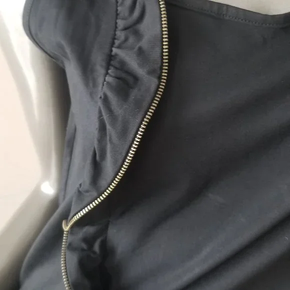 Black Top With Zipper Ruffle - Picture 3 of 3